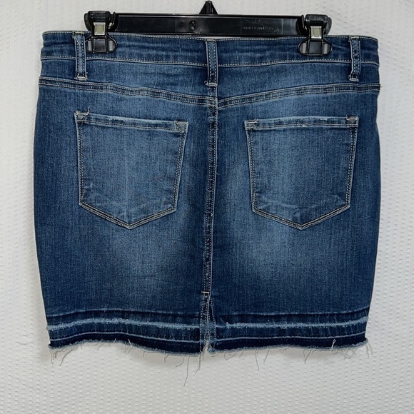 KanCan Distressed Stretch Denim Jean Skirt With Raw Released Hem - Size 9/28 - Picture 5 of 9